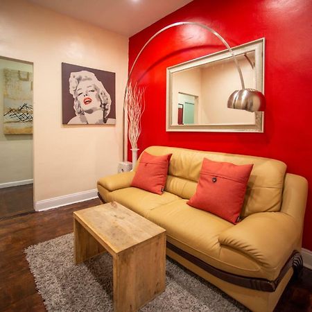 Private Room In A Shared Apartment 15 Minutes To Times Square! ニューヨーク エクステリア 写真